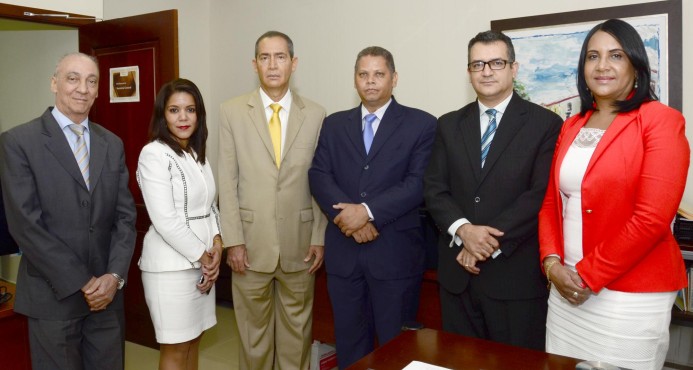 Jueces del Tribunal Superior Electoral TSE reducen RD$81,842 a su salario