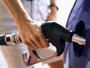 Bajan precios de las gasolinas y el  gasoil y suben precio del GLP