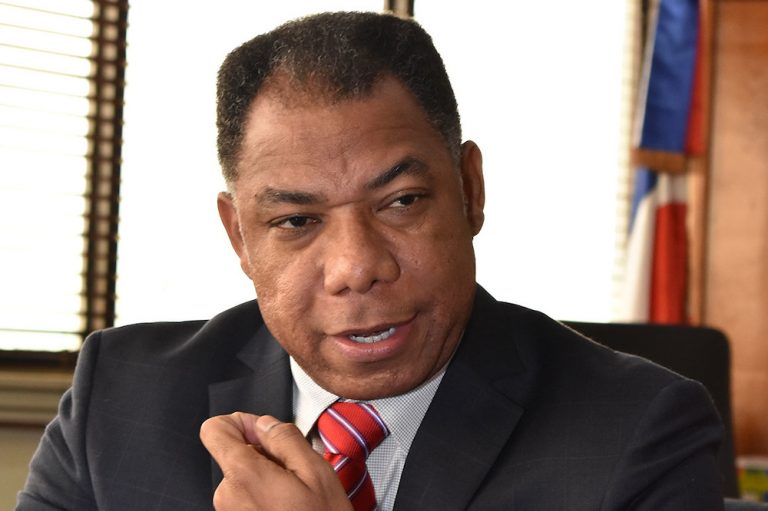 Protestan por exclusiones de energías renovables en licitaciones para contratos eléctricos