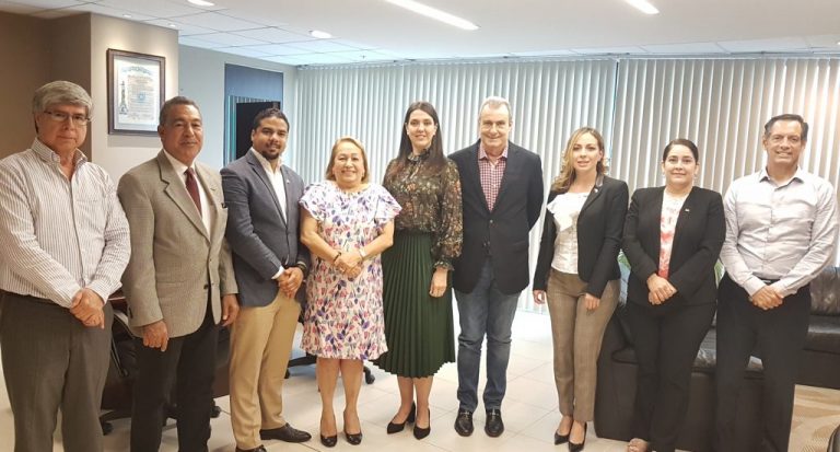 Empresarios de Ecuador interesados en invertir en zonas francas de RD