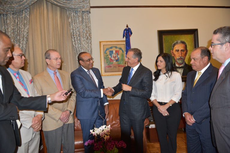 Jose Ramon Peralta destaca compromiso del gobierno con el apoyo a zonas francas