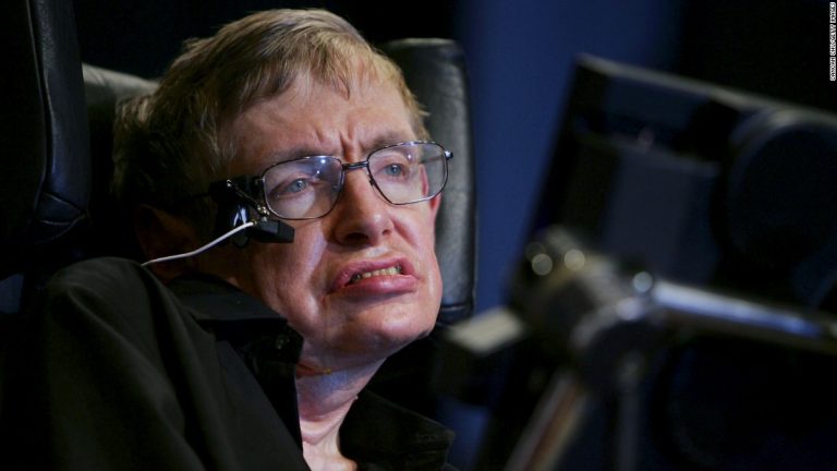 Famoso científico Stephen Hawking muere a los 76 años