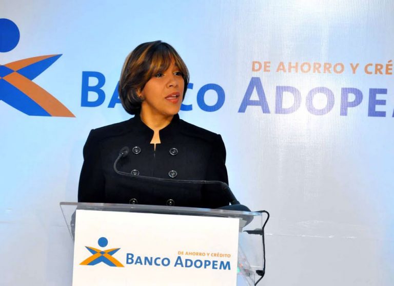 Presidenta Banco Adopem: El crédito a la mujer impacta educación, vivienda y salud