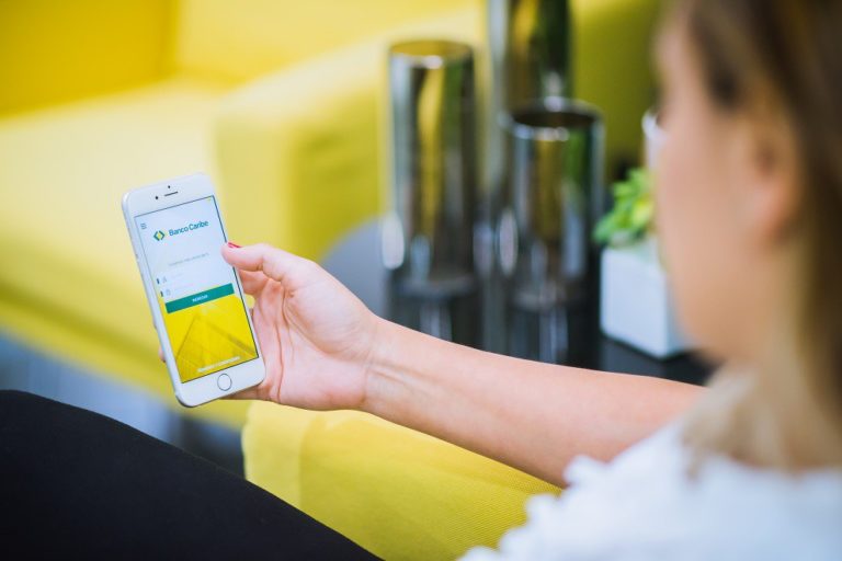 Clientes Banco Caribe podrán acceder a servicios y productos desde su celular