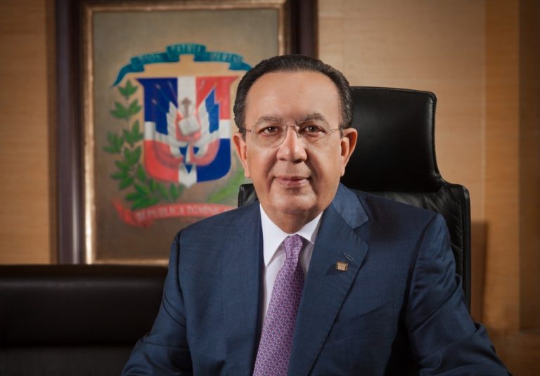 FMI felicita a Héctor Valdez Albizu por su ratificación en el Banco Central