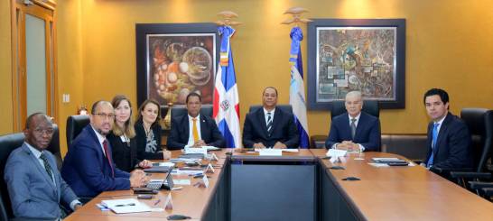 Superintendente de Bancos, Luis Armando Asunción muestra desempeño sistema financiero al FMI