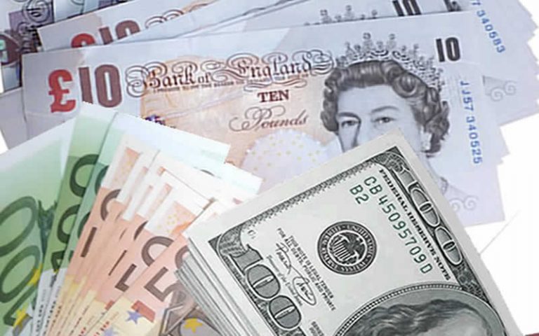 El dólar pierde terreno ante el euro y otras divisas