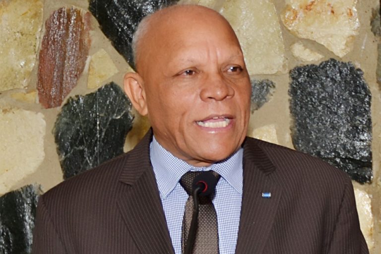 Detallistas quieren operar como sub agentes de la banca comercial