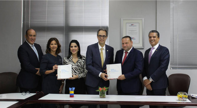Banco Popular Dominicano entrega donativo en Santiago