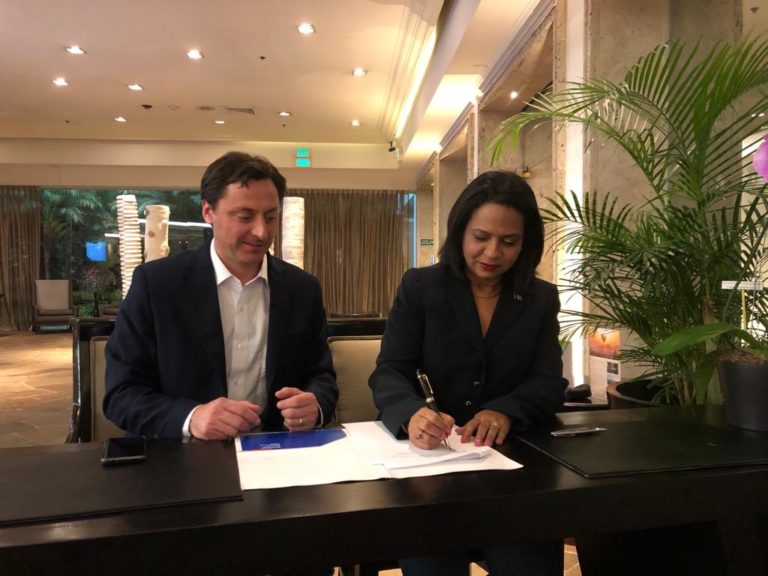 RD-Chile firman acuerdo para proteger derecho consumidores