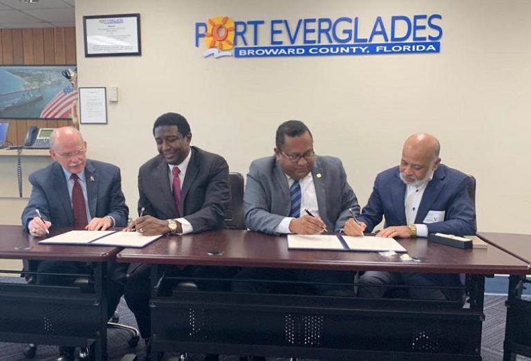 Entidades portuarias de Florida y RD firman acuerdo