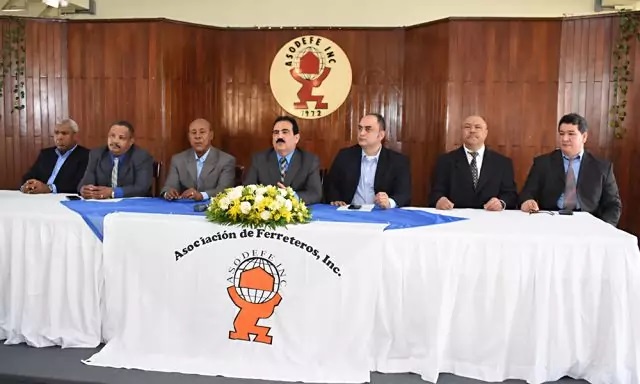 Ferreteros suben precios de productos para la construcción