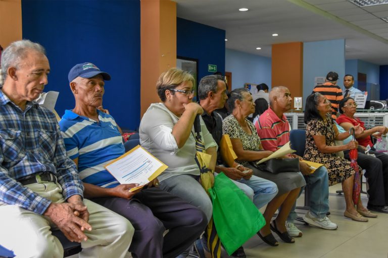 Jubilados y pensionados cobrarán su sueldo del 20 de abril al 1 de mayo