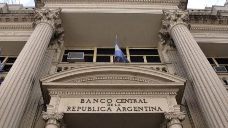 Operaciones bancarias aumentaron  de 18.4% a 37.7% en trimestre marzo-mayo