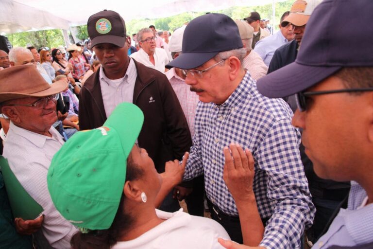 Visitas sorpresa de Danilo Medina dejarán 1,559 proyectos listos y 902 en gestión
