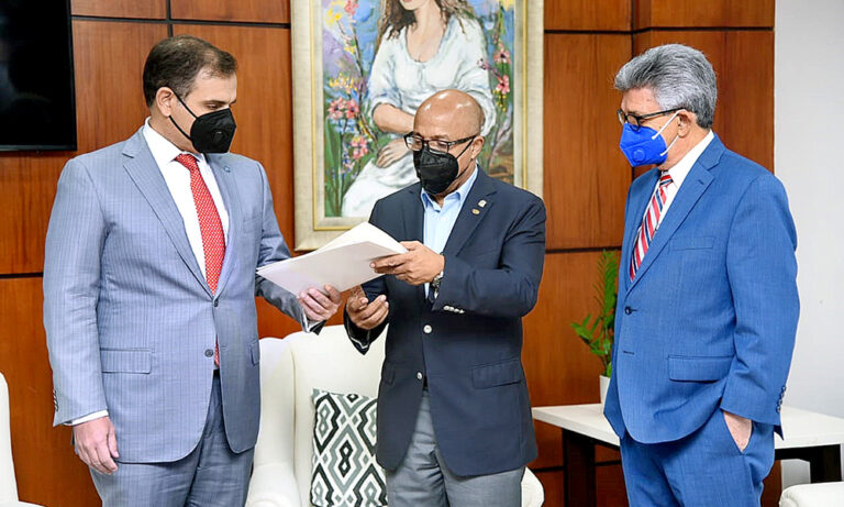 Ministerio de Educación y Ministerio de Salud recibirán aumento en su presupuesto