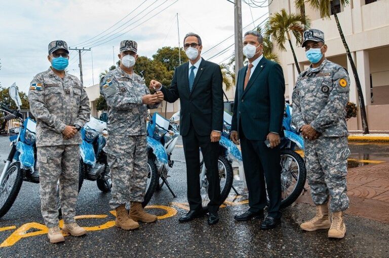 BPD entrega diez motocicletas a Armada de República Dominicana