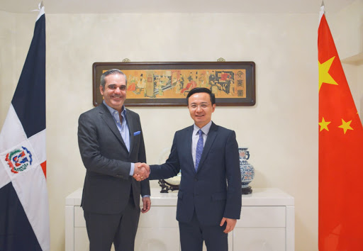 Presidente Abinader prohíbe a China invertir en áreas estratégicas RD