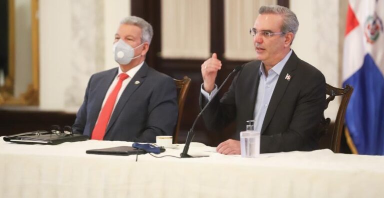 Gobierno y sector privado construirán 28 mil viviendas de bajo costo