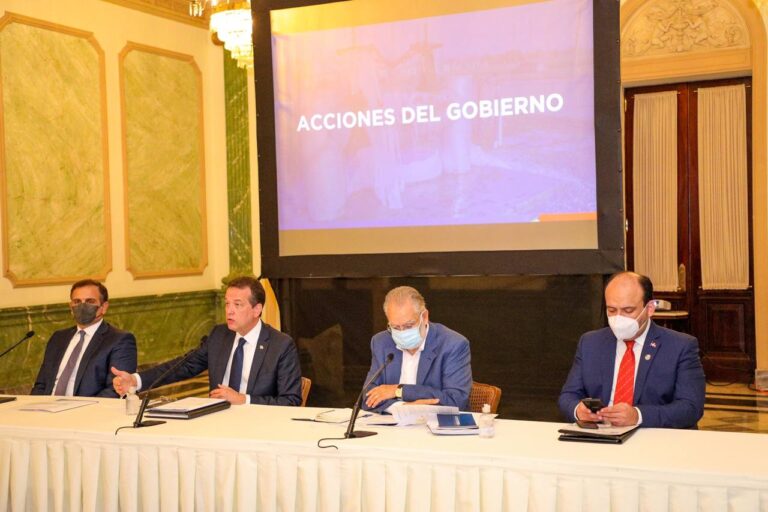 Gobierno elabora nueva ley para fijar precio de los combustibles