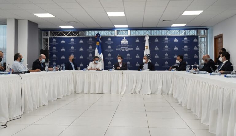 Ministro Ito Bisono coordina trabajos que buscan frenar aumentos de precios