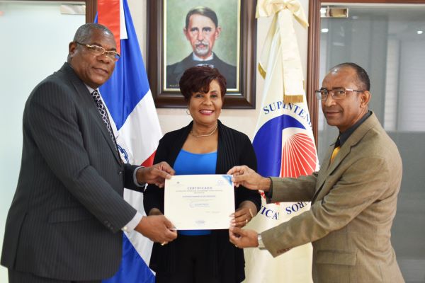 Reconocen Superintendencia de Seguros por cumplir con las normativas contables