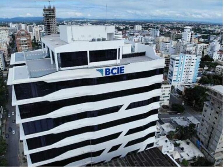 Banco Centroamericano de Integración Económica licita tren Santo Domingo-Santiago