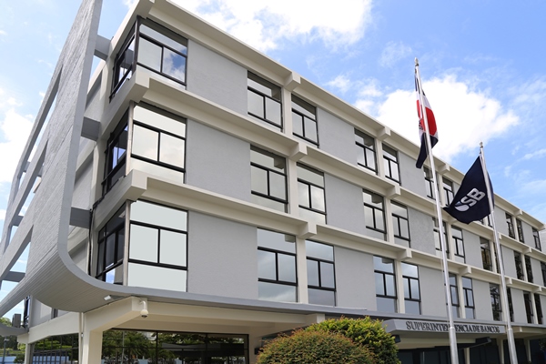 Superintendencia de Bancos devolverá RD$400 MM a ahorrantes bancos disueltos