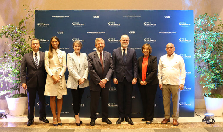 Superintendencia de Bancos garantiza protección de los usuarios financieros