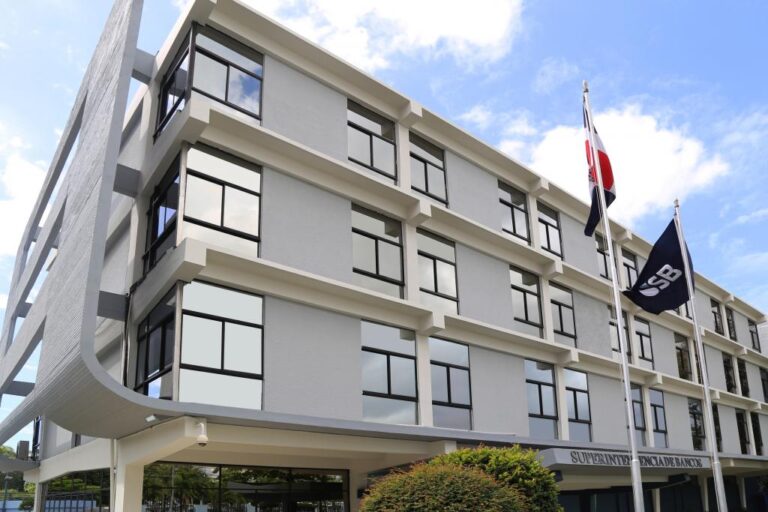 Superintendencia Bancos devolverá $410 MM a depositantes del Banco Universal