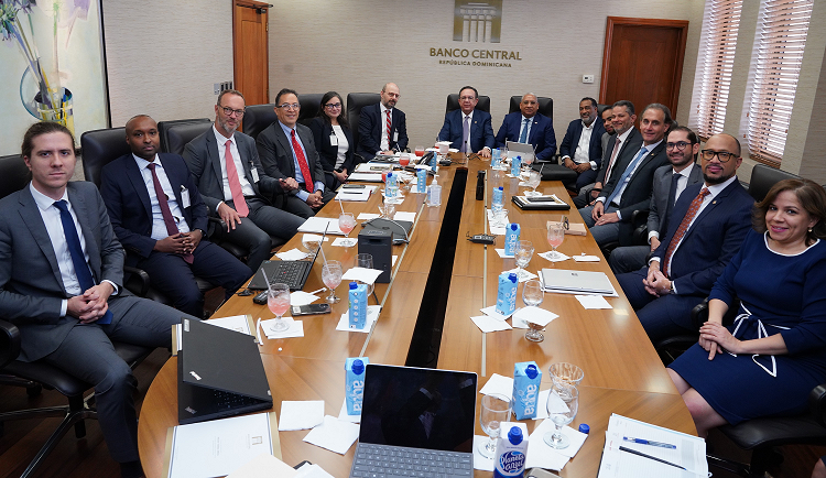 Misión FMI evalúa desempeño economía RD