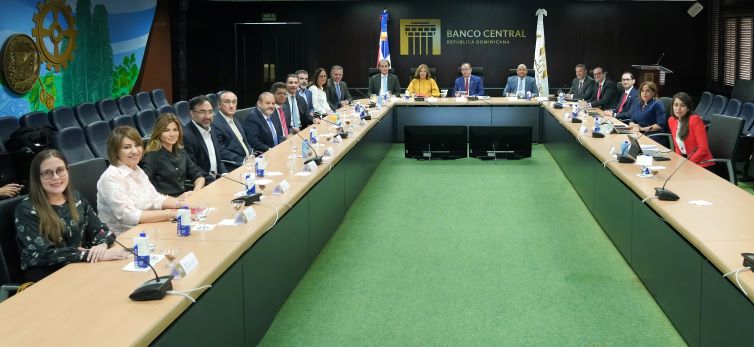 Banco Central y empresarios RD evalúan la situación económica
