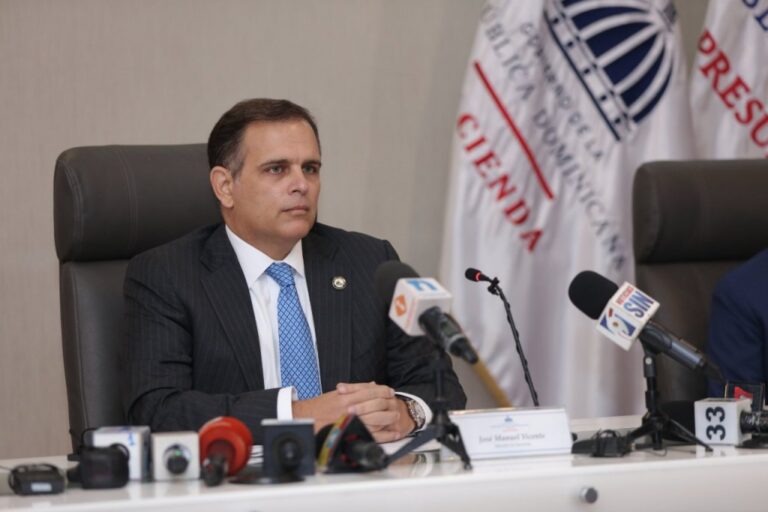 Ministerio Hacienda destaca mejoras en calificaciones crediticias y fiscales