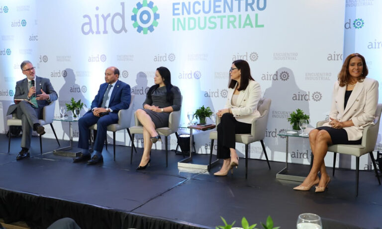 Industriales citan ventajas de la factura electrónica