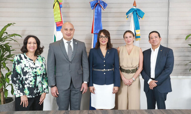 Banco BHD y JA Dominicana firman alianza
