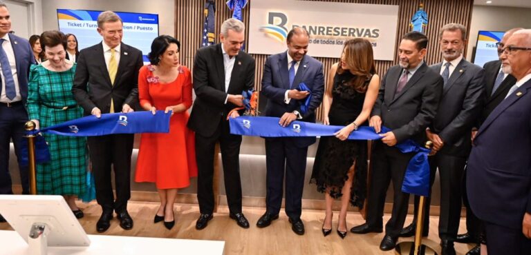 Presidente Luis Abinader inaugura sucursal del Banreservas en Nueva York