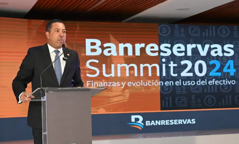 Banreservas analiza las Finanzas y evolución en el uso del efectivo