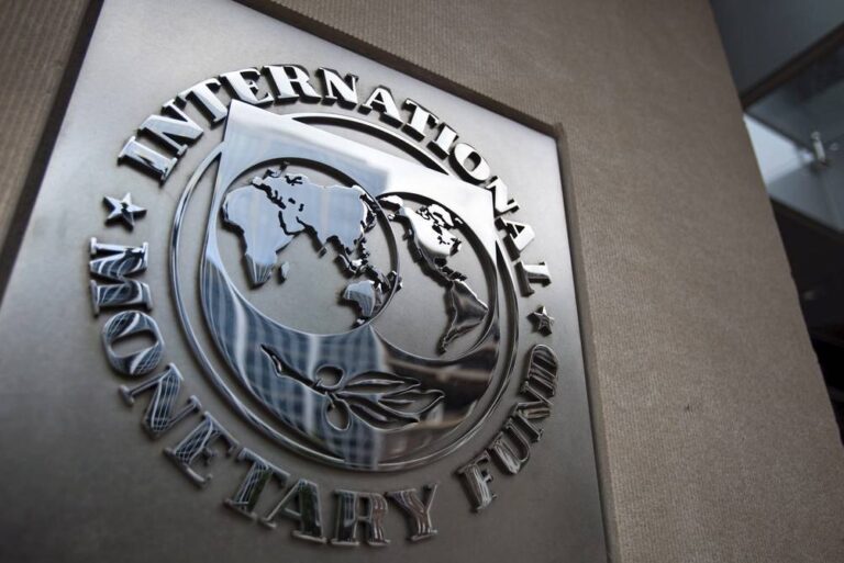FMI: Hay que estabilizar el nivel de deuda de América Latina