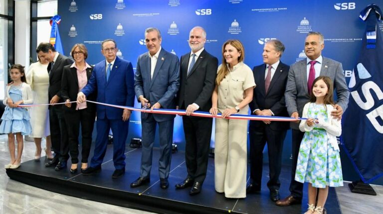 Presidente Abinader encabeza informe gestión Superintendencia Bancos