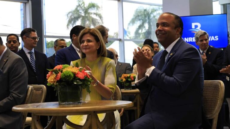 Banreservas abre centros comerciales y de ciberseguridad