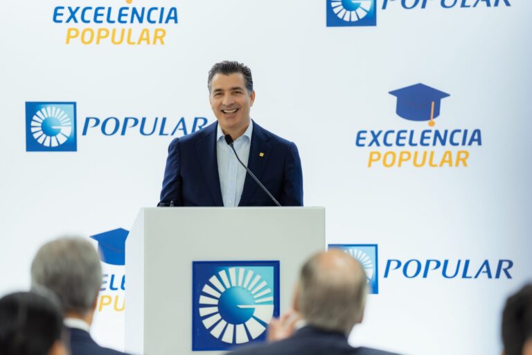 Banco Popular otorga becas a 32 estudiantes