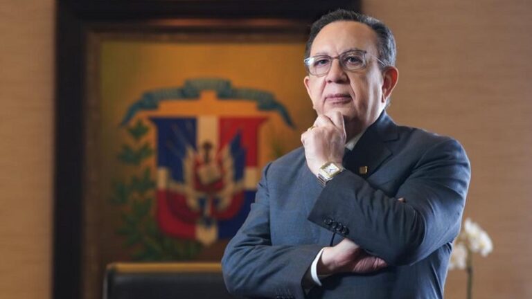 Valdez Albizu es escogido como orador eventos internacionales