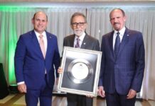 Banco Caribe reconoce al empresario Edmundo Aja