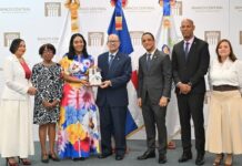 BCRD dona obras literarias a la Biblioteca Abigaíl Mejía, del Ministerio de la Mujer