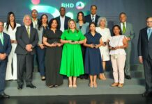 BHD reconoce a 997 empleados